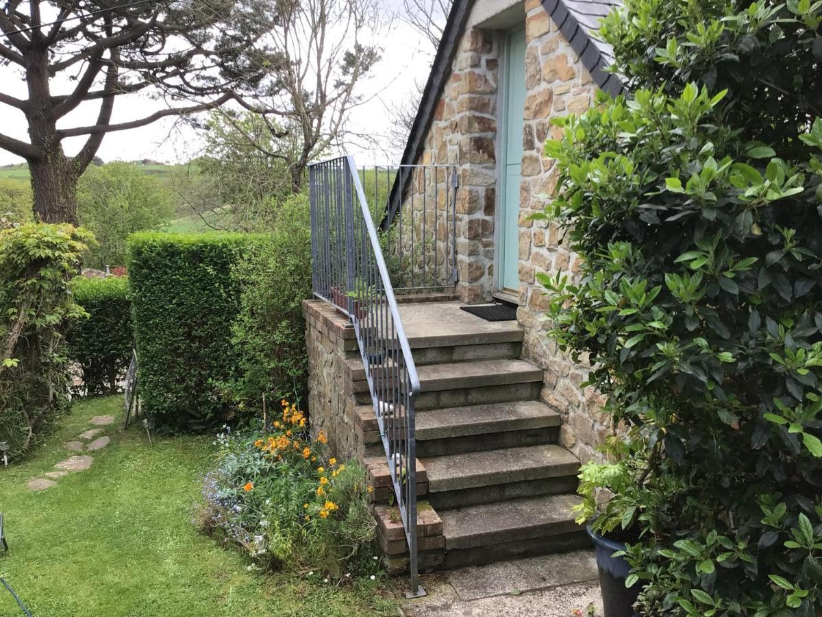 Cozy Camborne Studio Retreat With Two Single Beds Exterior foto