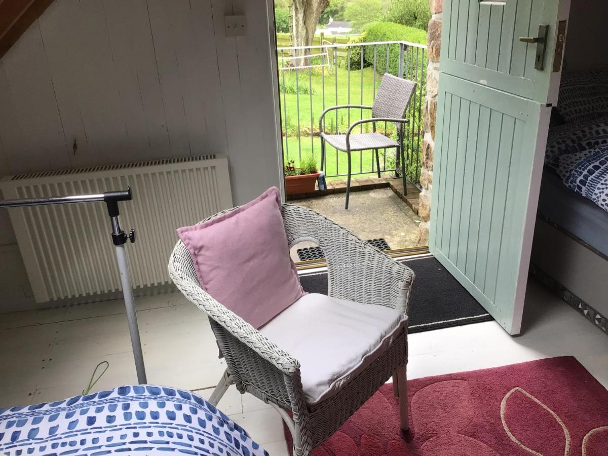 Cozy Camborne Studio Retreat With Two Single Beds Exterior foto