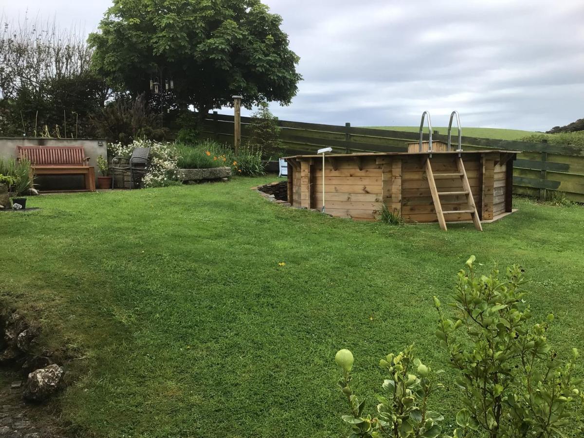 Cozy Camborne Studio Retreat With Two Single Beds Exterior foto
