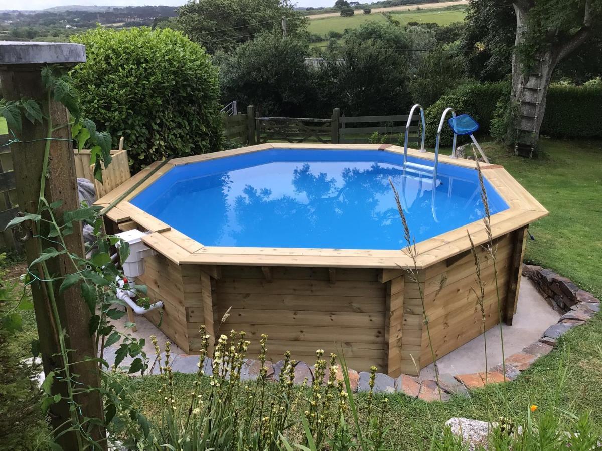 Cozy Camborne Studio Retreat With Two Single Beds Exterior foto